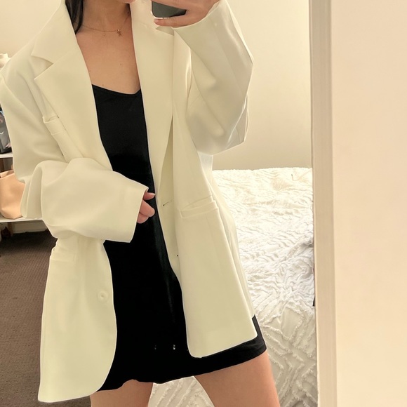 Lioness White Oversized Blazer 🤍 - Picture 3 of 3